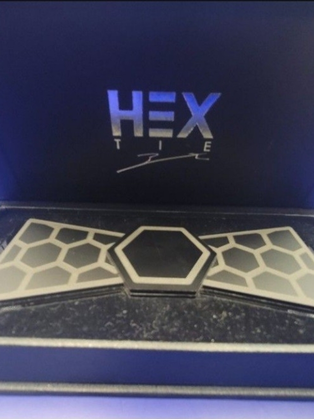 Bow Tie Hex Heathrow Ultra Light and Comfortable Reflective Metallic Black